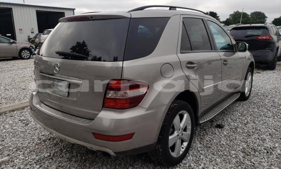 Acheter Neuf Voiture Mercedes-Benz ML–Class Marron à Lagos, État de Lagos Acheter Neuf Voiture Mercedes-Benz ML–Class Marron à Lagos, État de Lagos