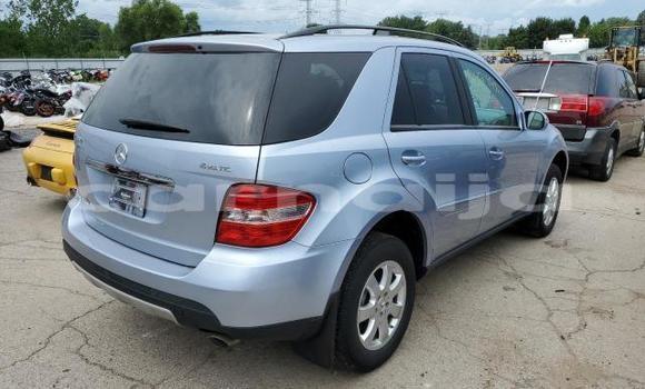 Acheter Neuf Voiture Mercedes-Benz ML–Class Bleu à Lagos, État de Lagos Acheter Neuf Voiture Mercedes-Benz ML–Class Bleu à Lagos, État de Lagos