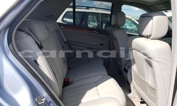 Acheter Neuf Voiture Mercedes-Benz ML–Class Bleu à Lagos, État de Lagos Acheter Neuf Voiture Mercedes-Benz ML–Class Bleu à Lagos, État de Lagos