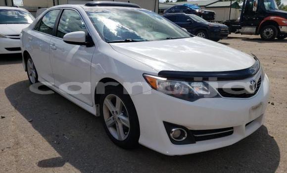 Acheter Neuf Voiture Toyota Camry Blanc à Lagos, État de Lagos Acheter Neuf Voiture Toyota Camry Blanc à Lagos, État de Lagos