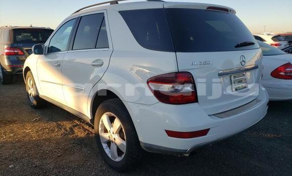 Acheter Occasion Voiture Mercedes-Benz ML–Class Blanc à Lagos, État de Lagos Acheter Occasion Voiture Mercedes-Benz ML–Class Blanc à Lagos, État de Lagos