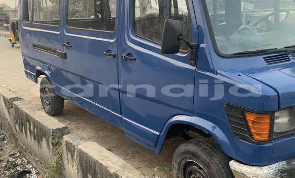 Acheter Occasion Voiture Mercedes-Benz 270D Bleu à Lagos, État de Lagos Acheter Occasion Voiture Mercedes-Benz 270D Bleu à Lagos, État de Lagos