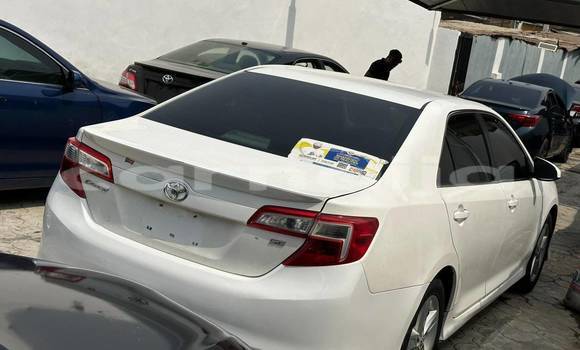 Acheter Occasion Voiture Toyota Camry Blanc à Lagos, État de Lagos Acheter Occasion Voiture Toyota Camry Blanc à Lagos, État de Lagos
