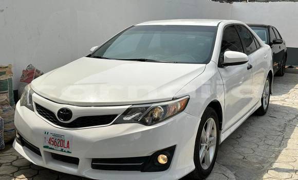 Acheter Occasion Voiture Toyota Camry Blanc à Lagos, État de Lagos Acheter Occasion Voiture Toyota Camry Blanc à Lagos, État de Lagos