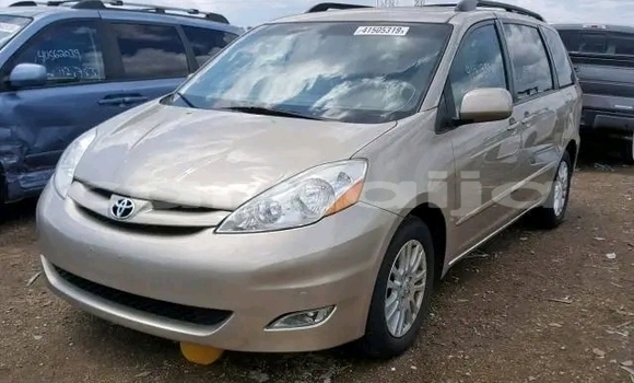 Buy Used Toyota Sienna Beige Car in Lagos in Lagos State