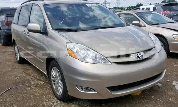 Acheter Occasion Voiture Toyota Sienna Beige à Lagos, État de Lagos Acheter Occasion Voiture Toyota Sienna Beige à Lagos, État de Lagos