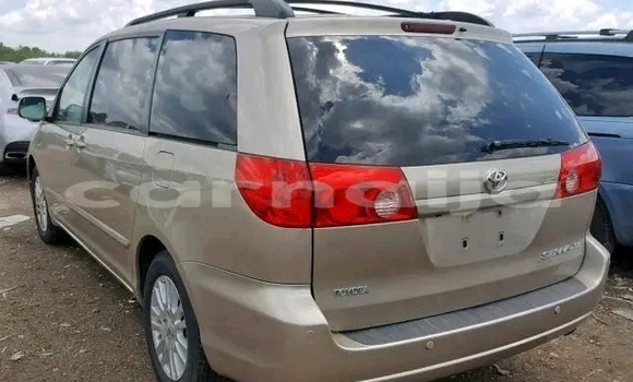 Acheter Occasion Voiture Toyota Sienna Beige à Lagos, État de Lagos Acheter Occasion Voiture Toyota Sienna Beige à Lagos, État de Lagos