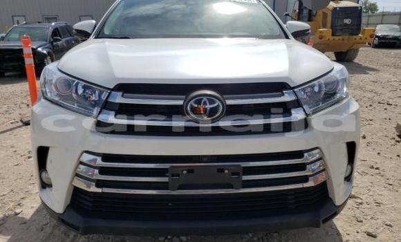 Buy New Toyota Highlander White Car in Lagos in Lagos State Buy New Toyota Highlander White Car in Lagos in Lagos State