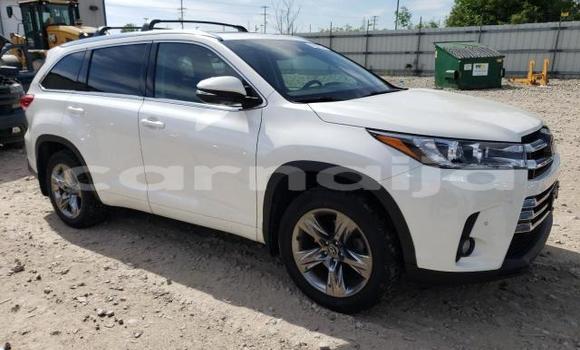 Buy New Toyota Highlander White Car in Lagos in Lagos State Buy New Toyota Highlander White Car in Lagos in Lagos State