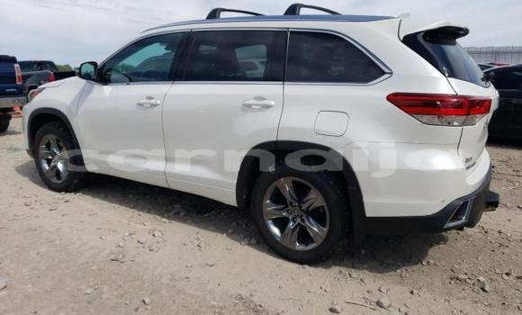 Buy New Toyota Highlander White Car in Lagos in Lagos State Buy New Toyota Highlander White Car in Lagos in Lagos State