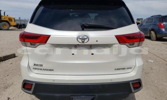 Buy New Toyota Highlander White Car in Lagos in Lagos State Buy New Toyota Highlander White Car in Lagos in Lagos State