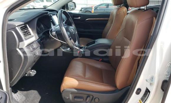 Buy New Toyota Highlander White Car in Lagos in Lagos State Buy New Toyota Highlander White Car in Lagos in Lagos State