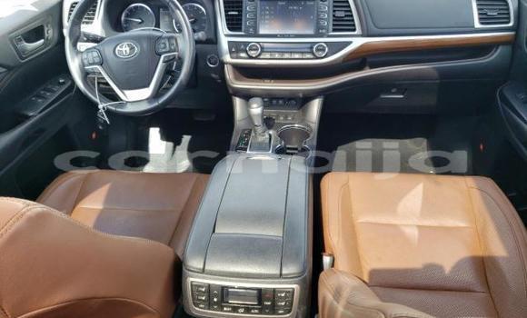 Buy New Toyota Highlander White Car in Lagos in Lagos State Buy New Toyota Highlander White Car in Lagos in Lagos State
