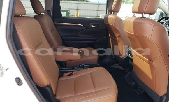 Buy New Toyota Highlander White Car in Lagos in Lagos State Buy New Toyota Highlander White Car in Lagos in Lagos State