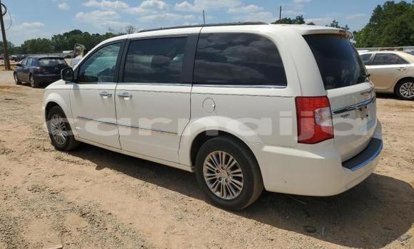 Acheter Neuf Voiture Chrysler Town & Country Blanc à Lagos, État de Lagos Acheter Neuf Voiture Chrysler Town & Country Blanc à Lagos, État de Lagos