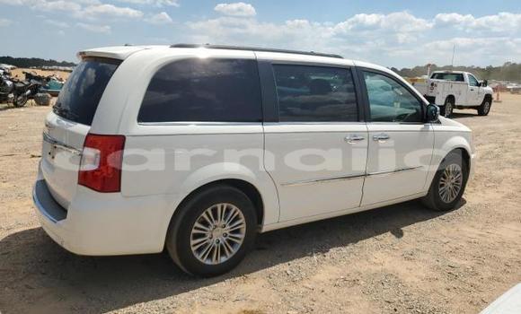 Acheter Neuf Voiture Chrysler Town & Country Blanc à Lagos, État de Lagos Acheter Neuf Voiture Chrysler Town & Country Blanc à Lagos, État de Lagos