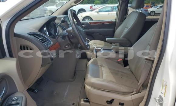 Acheter Neuf Voiture Chrysler Town & Country Blanc à Lagos, État de Lagos Acheter Neuf Voiture Chrysler Town & Country Blanc à Lagos, État de Lagos