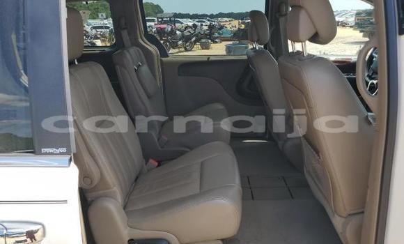 Acheter Neuf Voiture Chrysler Town & Country Blanc à Lagos, État de Lagos Acheter Neuf Voiture Chrysler Town & Country Blanc à Lagos, État de Lagos