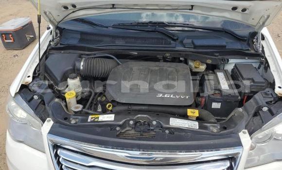 Acheter Neuf Voiture Chrysler Town & Country Blanc à Lagos, État de Lagos Acheter Neuf Voiture Chrysler Town & Country Blanc à Lagos, État de Lagos