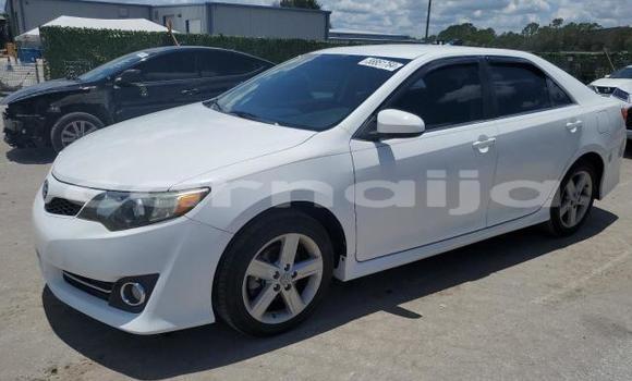 Acheter Neuf Voiture Toyota Camry Blanc à Lagos, État de Lagos Acheter Neuf Voiture Toyota Camry Blanc à Lagos, État de Lagos