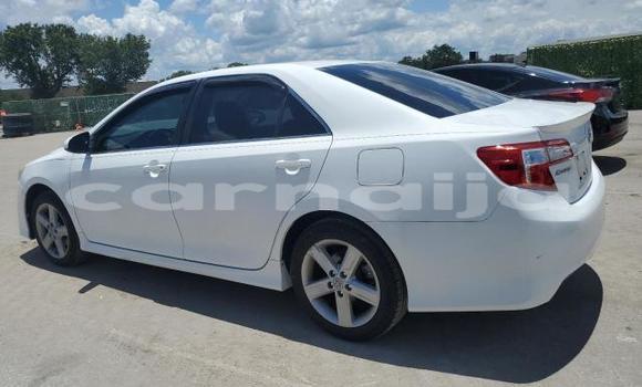 Acheter Neuf Voiture Toyota Camry Blanc à Lagos, État de Lagos Acheter Neuf Voiture Toyota Camry Blanc à Lagos, État de Lagos