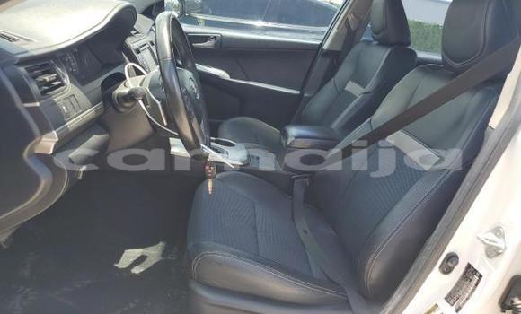 Acheter Neuf Voiture Toyota Camry Blanc à Lagos, État de Lagos Acheter Neuf Voiture Toyota Camry Blanc à Lagos, État de Lagos