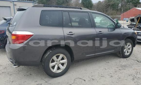 Buy New Toyota Highlander Silver Car in Lagos in Lagos State Buy New Toyota Highlander Silver Car in Lagos in Lagos State