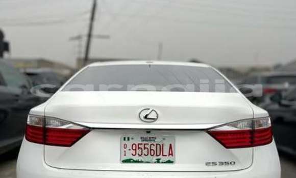 Acheter Occasion Voiture Lexus ES 300 Blanc à Lagos, État de Lagos Acheter Occasion Voiture Lexus ES 300 Blanc à Lagos, État de Lagos