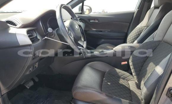 Acheter Neuf Voiture Toyota C-HR Noir à Lagos, État de Lagos Acheter Neuf Voiture Toyota C-HR Noir à Lagos, État de Lagos