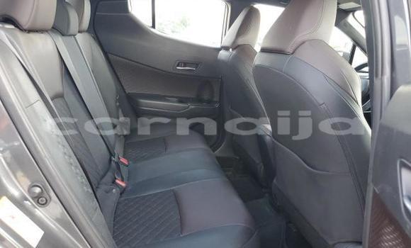 Acheter Neuf Voiture Toyota C-HR Noir à Lagos, État de Lagos Acheter Neuf Voiture Toyota C-HR Noir à Lagos, État de Lagos
