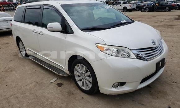 Buy New Toyota Sienna White Car in Lagos in Lagos State