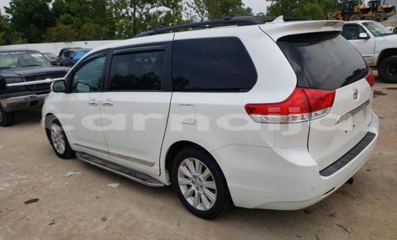 Acheter Neuf Voiture Toyota Sienna Blanc à Lagos, État de Lagos Acheter Neuf Voiture Toyota Sienna Blanc à Lagos, État de Lagos