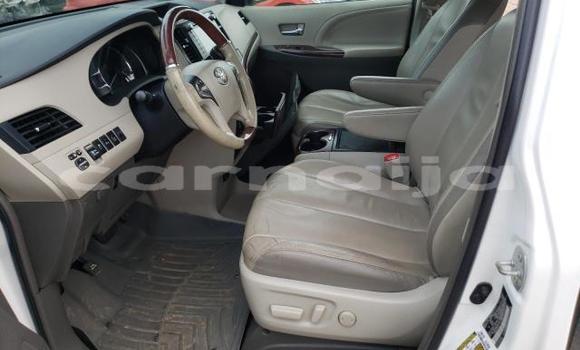 Acheter Neuf Voiture Toyota Sienna Blanc à Lagos, État de Lagos Acheter Neuf Voiture Toyota Sienna Blanc à Lagos, État de Lagos