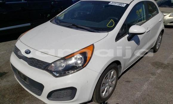 Acheter Neuf Voiture Kia Rio Blanc à Lagos, État de Lagos Acheter Neuf Voiture Kia Rio Blanc à Lagos, État de Lagos