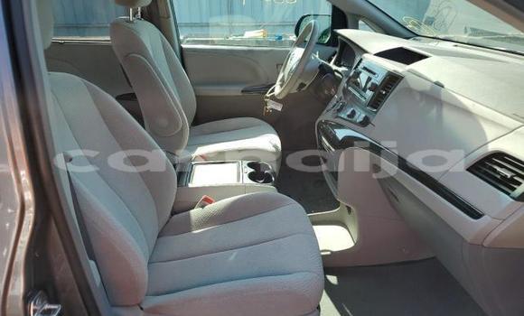 Acheter Neuf Voiture Toyota Sienna Noir à Lagos, État de Lagos Acheter Neuf Voiture Toyota Sienna Noir à Lagos, État de Lagos