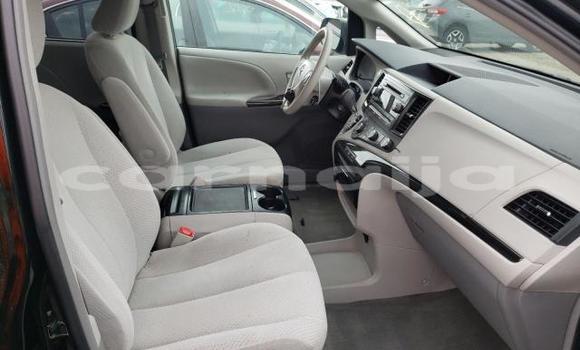 Acheter Neuf Voiture Toyota Sienna Noir à Lagos, État de Lagos Acheter Neuf Voiture Toyota Sienna Noir à Lagos, État de Lagos