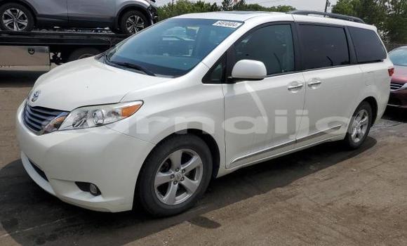Acheter Neuf Voiture Toyota Sienna Blanc à Lagos, État de Lagos Acheter Neuf Voiture Toyota Sienna Blanc à Lagos, État de Lagos