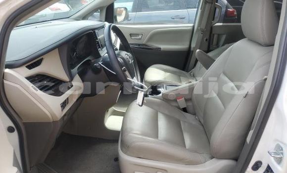 Acheter Neuf Voiture Toyota Sienna Blanc à Lagos, État de Lagos Acheter Neuf Voiture Toyota Sienna Blanc à Lagos, État de Lagos