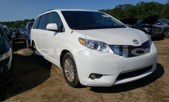 Buy New Toyota Sienna White Car in Lagos in Lagos State