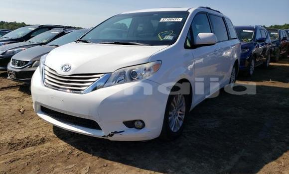 Acheter Neuf Voiture Toyota Sienna Blanc à Lagos, État de Lagos Acheter Neuf Voiture Toyota Sienna Blanc à Lagos, État de Lagos