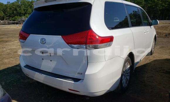 Acheter Neuf Voiture Toyota Sienna Blanc à Lagos, État de Lagos Acheter Neuf Voiture Toyota Sienna Blanc à Lagos, État de Lagos