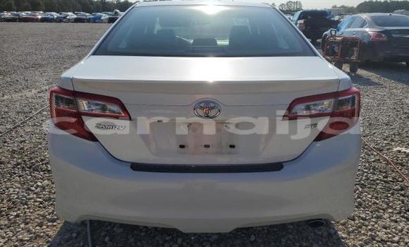 Acheter Neuf Voiture Toyota Camry Blanc à Lagos, État de Lagos Acheter Neuf Voiture Toyota Camry Blanc à Lagos, État de Lagos