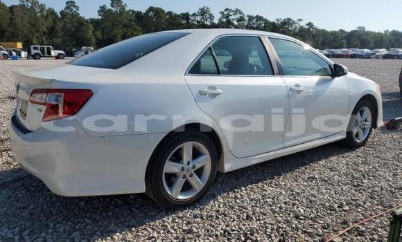 Acheter Neuf Voiture Toyota Camry Blanc à Lagos, État de Lagos Acheter Neuf Voiture Toyota Camry Blanc à Lagos, État de Lagos