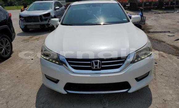 Acheter Neuf Voiture Honda Accord Blanc à Lagos, État de Lagos Acheter Neuf Voiture Honda Accord Blanc à Lagos, État de Lagos