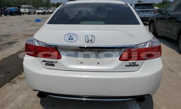 Acheter Neuf Voiture Honda Accord Blanc à Lagos, État de Lagos Acheter Neuf Voiture Honda Accord Blanc à Lagos, État de Lagos