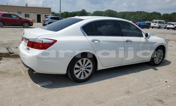 Acheter Neuf Voiture Honda Accord Blanc à Lagos, État de Lagos Acheter Neuf Voiture Honda Accord Blanc à Lagos, État de Lagos