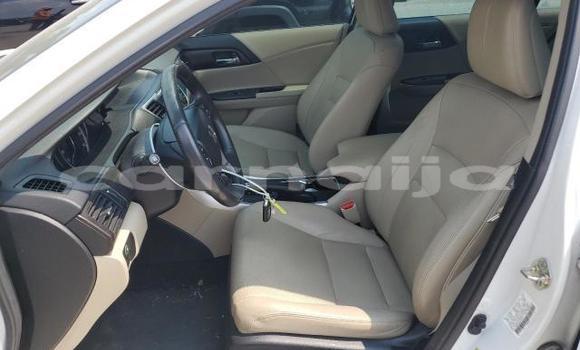 Acheter Neuf Voiture Honda Accord Blanc à Lagos, État de Lagos Acheter Neuf Voiture Honda Accord Blanc à Lagos, État de Lagos