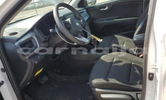 Acheter Neuf Voiture Kia Rio Blanc à Lagos, État de Lagos Acheter Neuf Voiture Kia Rio Blanc à Lagos, État de Lagos