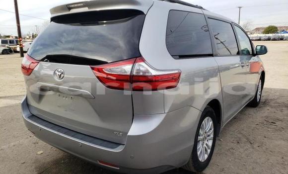 Acheter Neuf Voiture Toyota Sienna Gris à Lagos, État de Lagos Acheter Neuf Voiture Toyota Sienna Gris à Lagos, État de Lagos