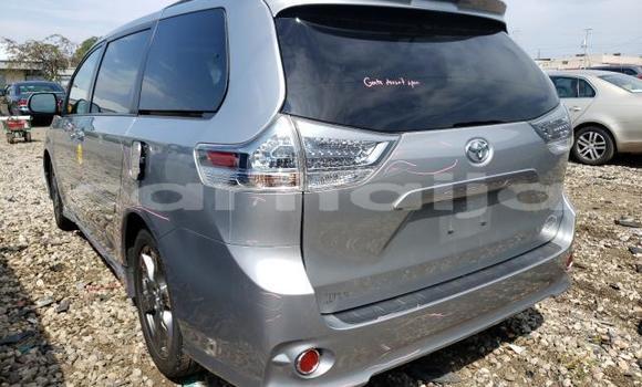 Acheter Neuf Voiture Toyota Sienna Gris à Lagos, État de Lagos Acheter Neuf Voiture Toyota Sienna Gris à Lagos, État de Lagos